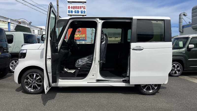 ホンダ N-BOXカスタム4枚目