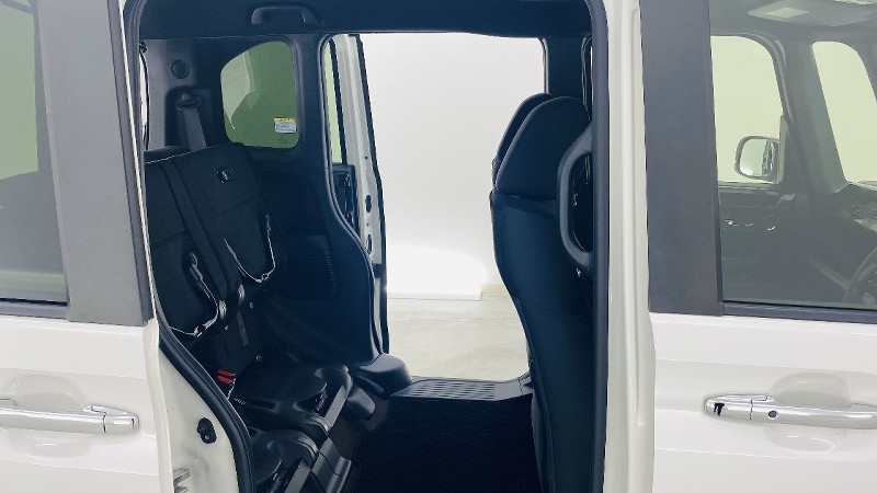 ホンダ N-BOXカスタム19枚目